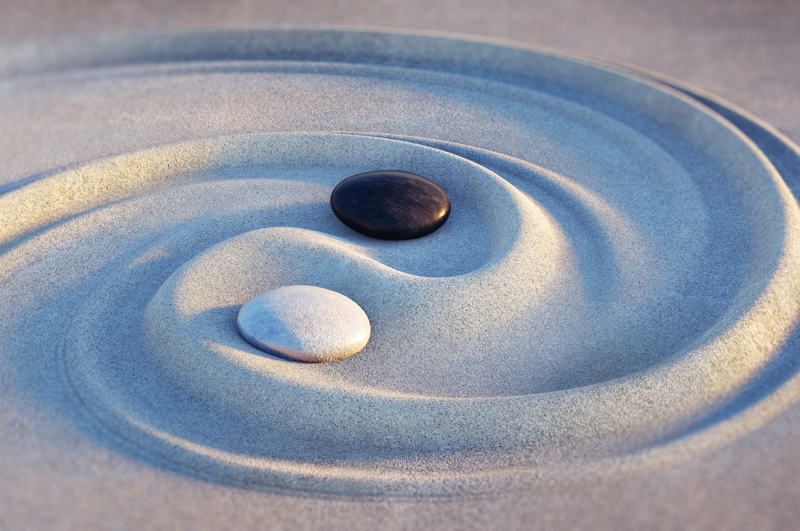 yin yang motiv steine im sand 2